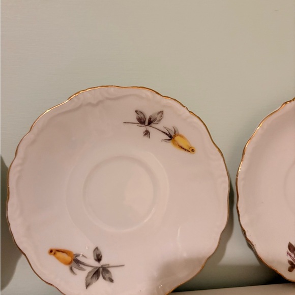Vintage White Floral Porcelain Saucers🫐🌱 - Picture 3 of 4
